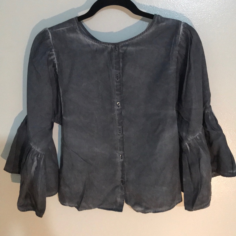 🆕 Hollister flowy blouse w/ bell bottom sleeves - Picture 5 of 8